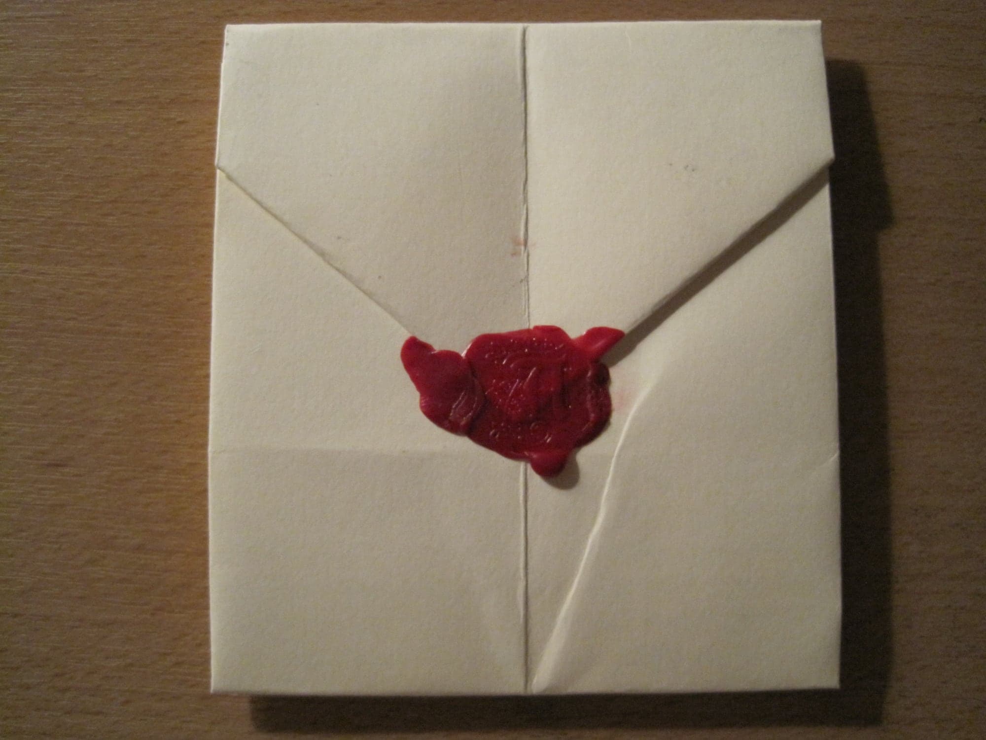 Cachet de cire à initiale